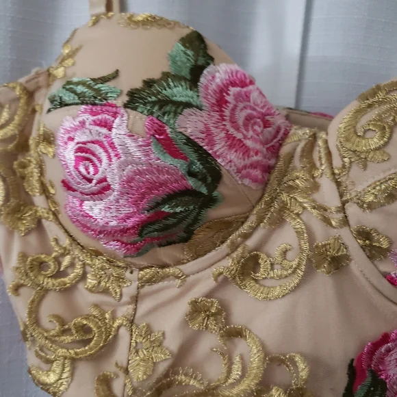 Medium Fashion Nova 2 Piece Set - Gold Lace With Pink Floral Print - Picture 3 of 11